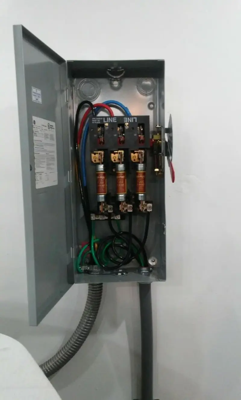 Three-phase disconnect switch installed for Smoke Detector Installation in Oregon City